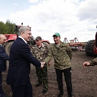 Губернатор Алексей Русских посетил клиента Фонда
